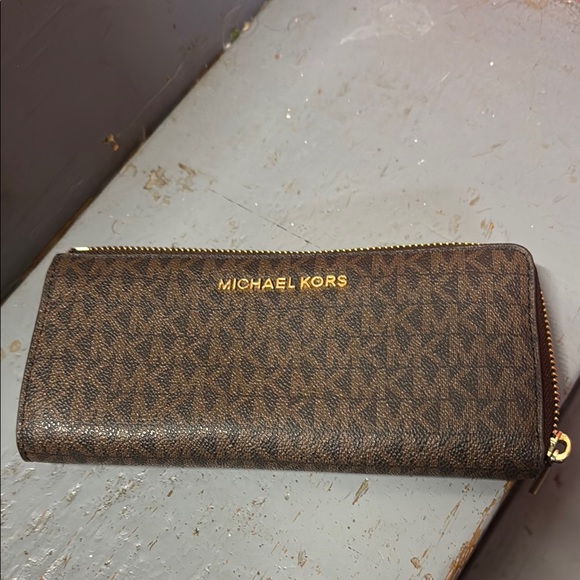 Michael Kors Signature Brown and Gold Wallet - Picture 1 of 2